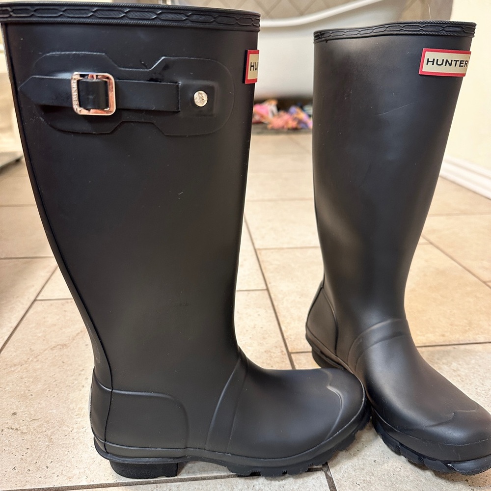 Hunter Classic Black Tall Boots - Picture 2 of 7